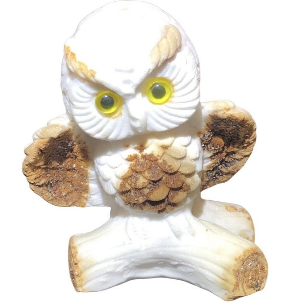 VTG White Brown Alabaster Owl Yellow Eyes Horned Fluffing Spread Wings‎ 4”x3”